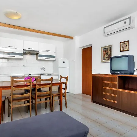 Lägenhet Cico-7 By Interhome *